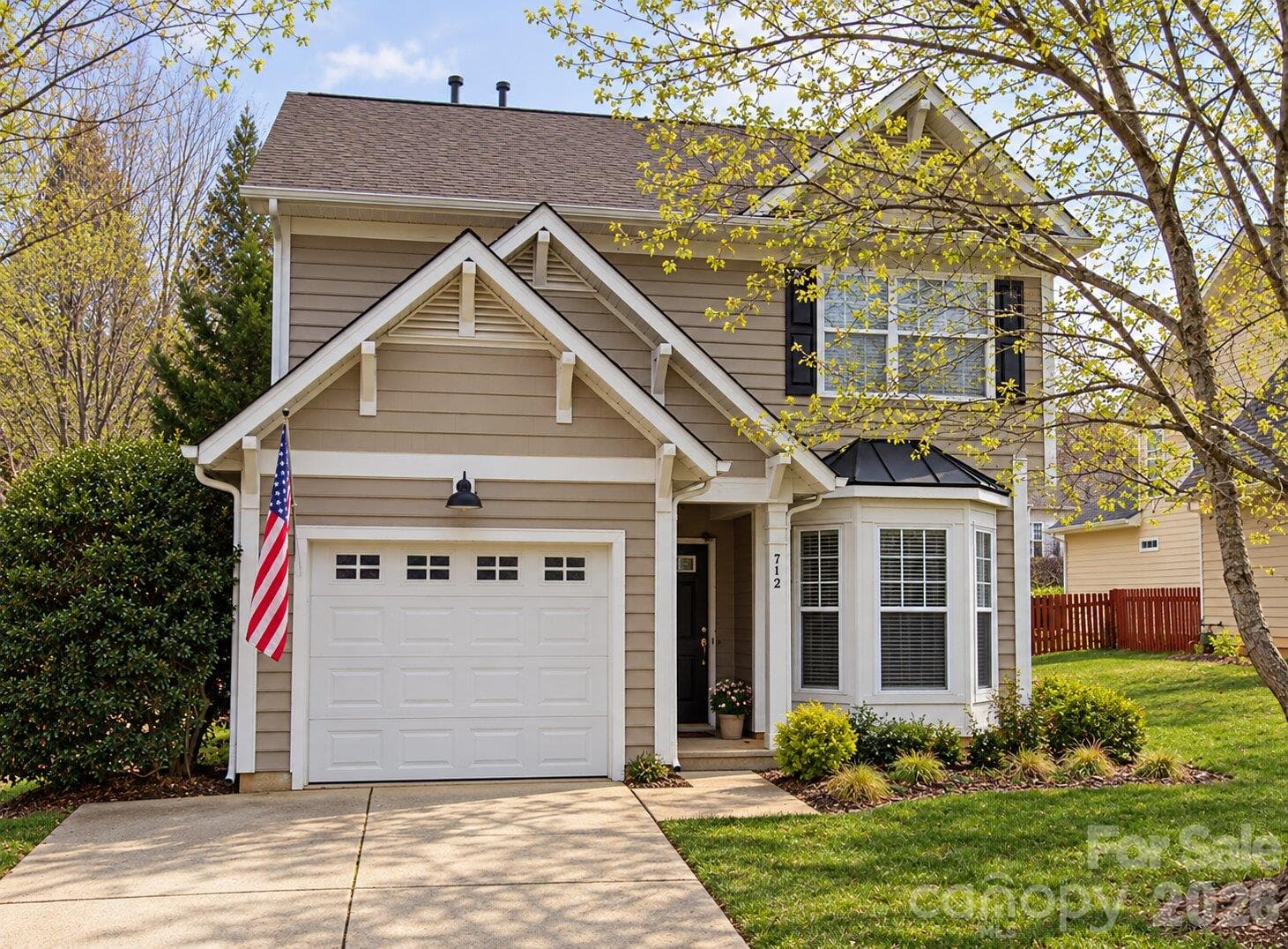 Single Family Residence at 712 Tulip Tree Place, Rock Hill, photo 2 of 30