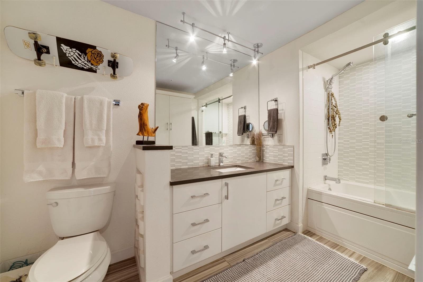 Primary Bathroom - 1 - 322 E CENTRAL BLVD #811, ORLANDO