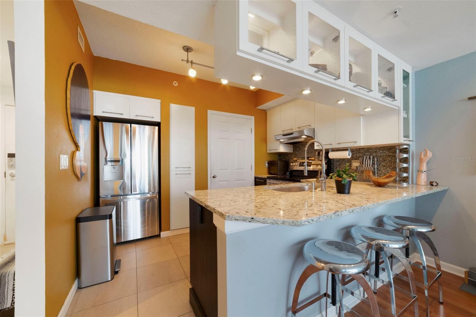 Kitchen Image 1 - 322 E CENTRAL BLVD #811, ORLANDO