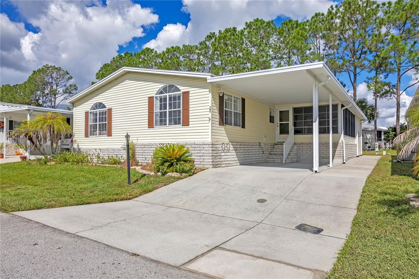 Manufactured Home at 542 DREAMA DR, DAVENPORT, photo 2 of 40