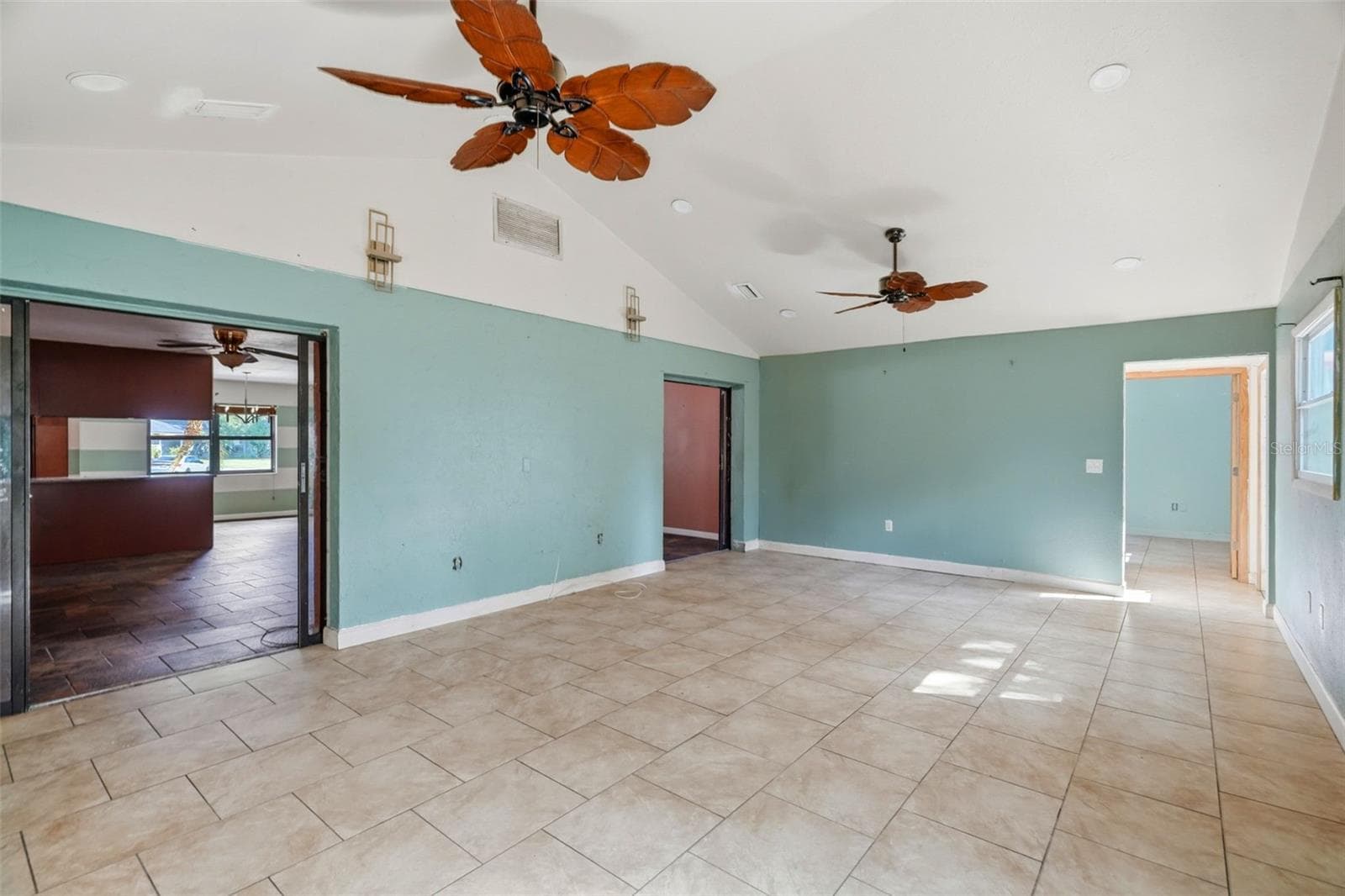 Single Family Residence at 8326 SYLVAN WOODS DR, SARASOTA, photo 4 of 37