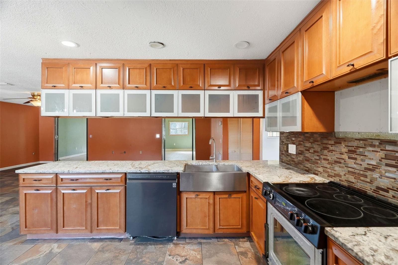 Single Family Residence at 8326 SYLVAN WOODS DR, SARASOTA, photo 7 of 37