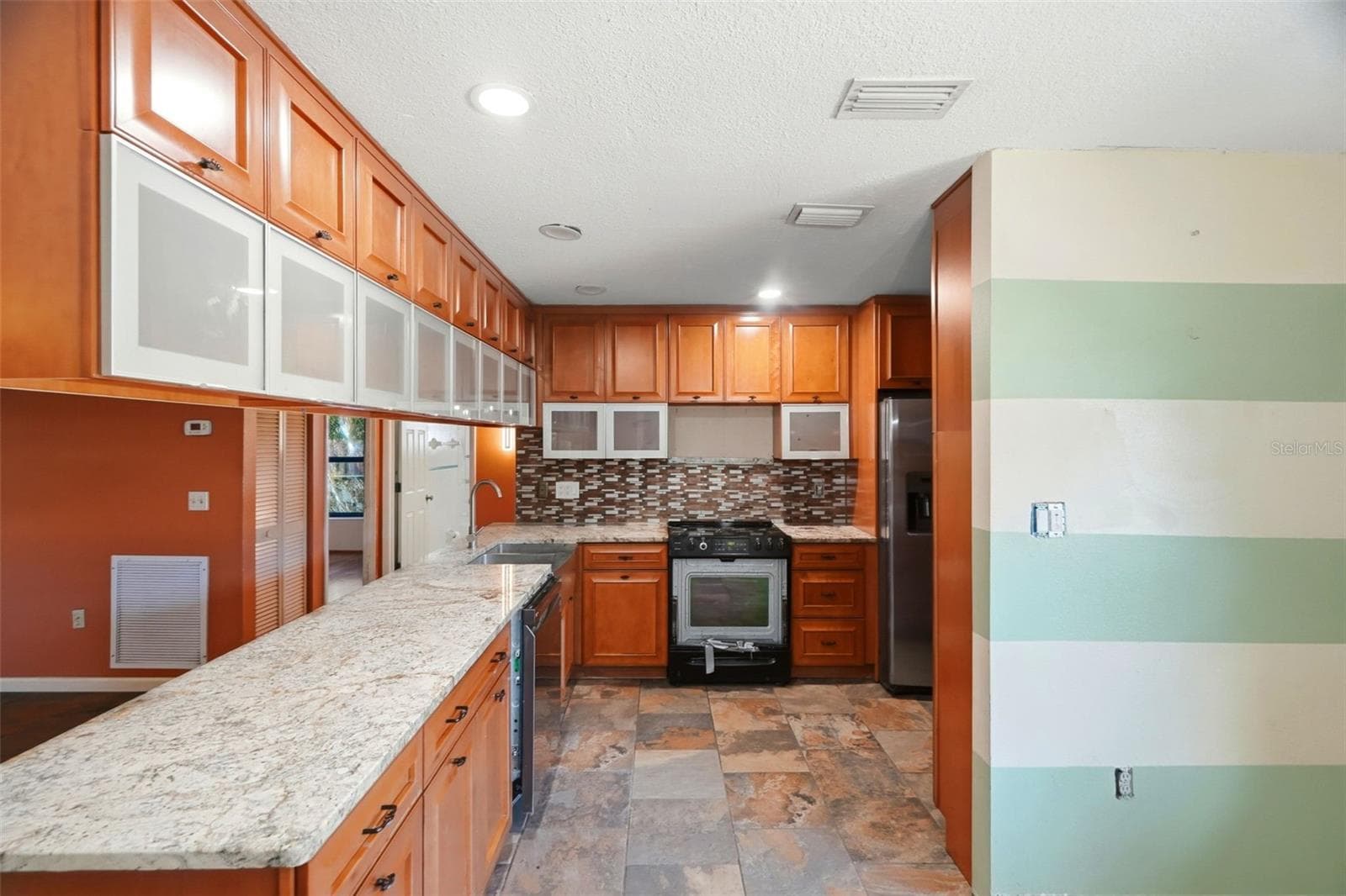 Single Family Residence at 8326 SYLVAN WOODS DR, SARASOTA, photo 8 of 37