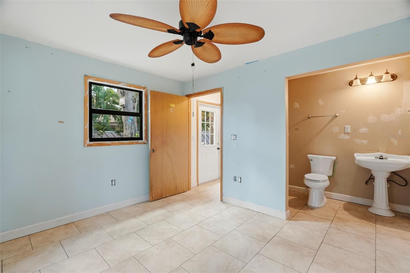 Single Family Residence at 8326 SYLVAN WOODS DR, SARASOTA, photo 23 of 37