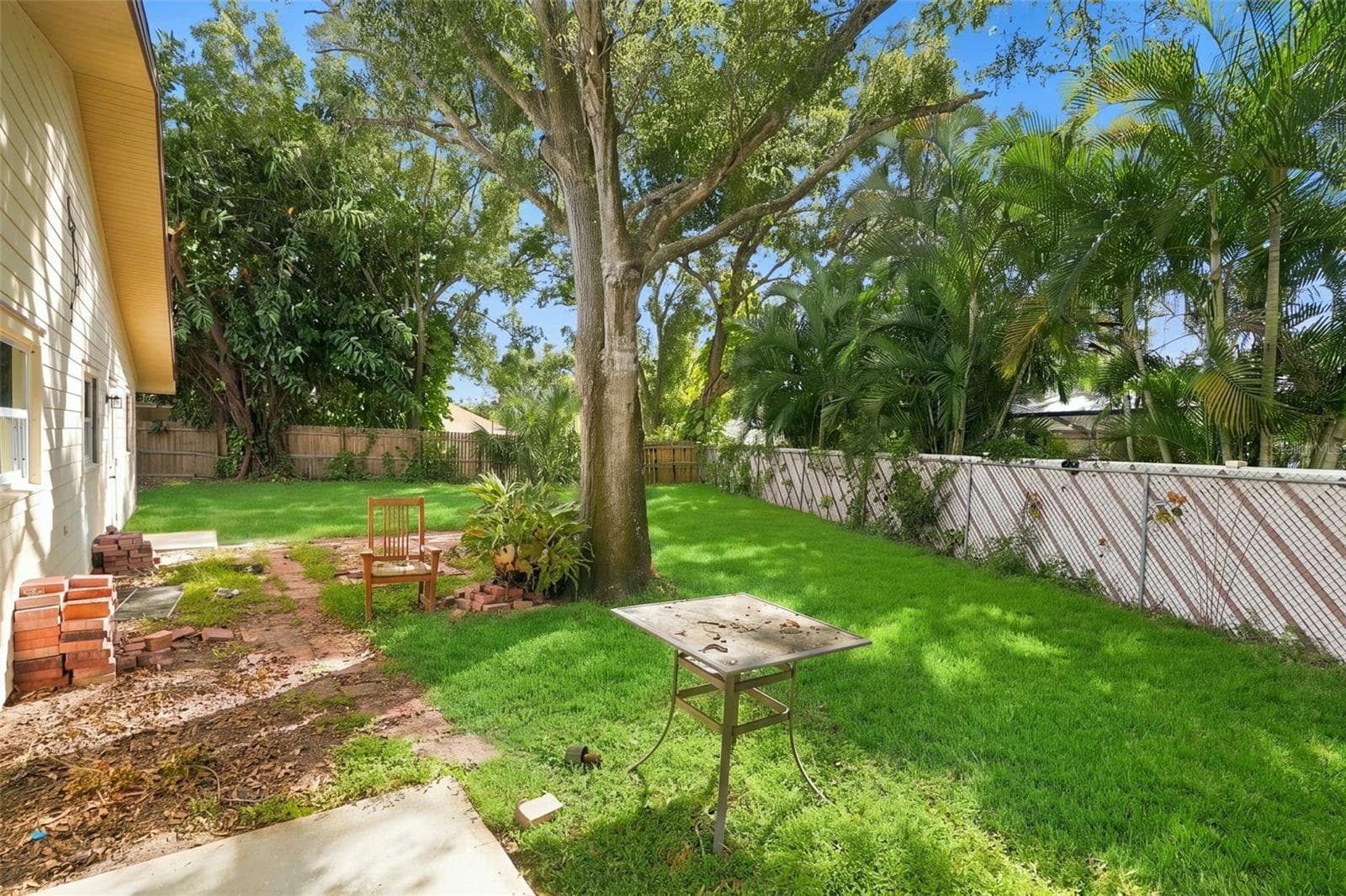 Single Family Residence at 8326 SYLVAN WOODS DR, SARASOTA, photo 33 of 37