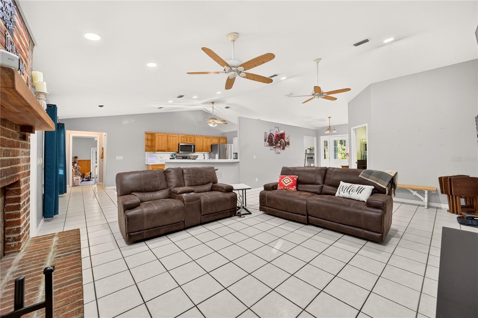 Living Room - 6410 NE 25TH AVE, OCALA