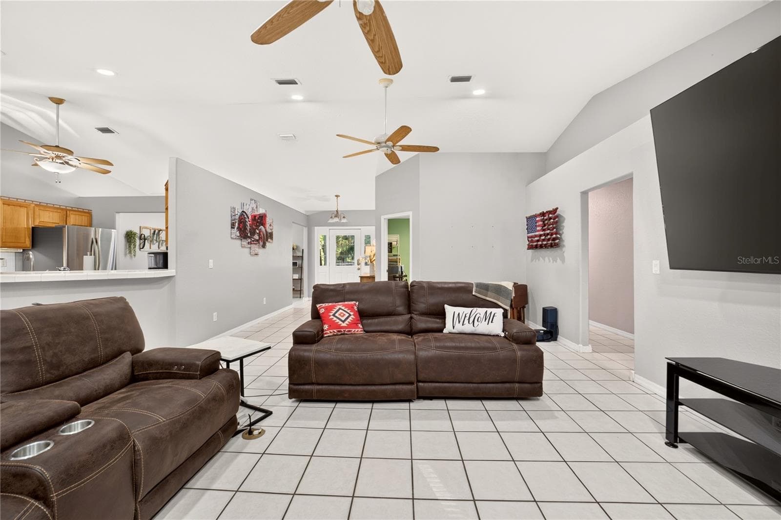 Living Room - 6410 NE 25TH AVE, OCALA