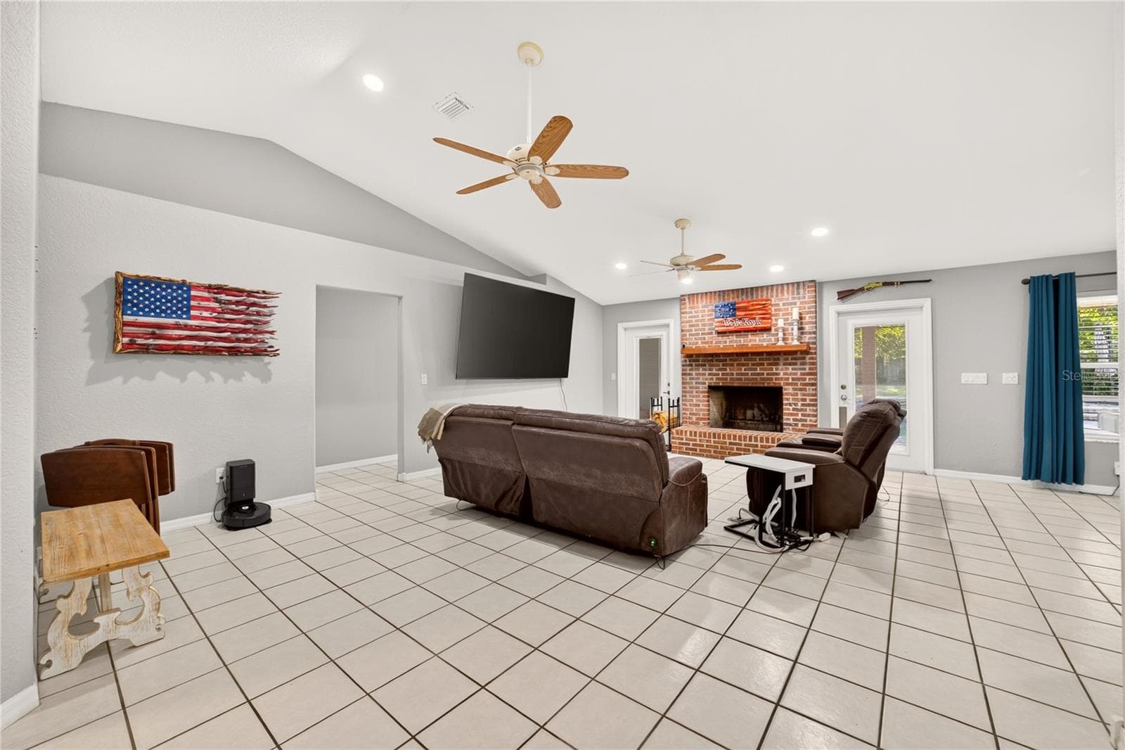 Living Room - 6410 NE 25TH AVE, OCALA