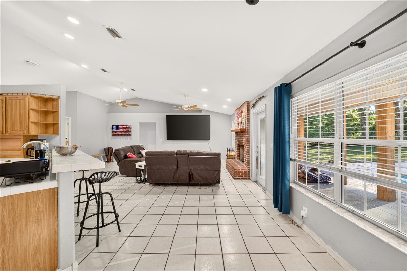 Eat-in Dining Room/Living Room - 6410 NE 25TH AVE, OCALA