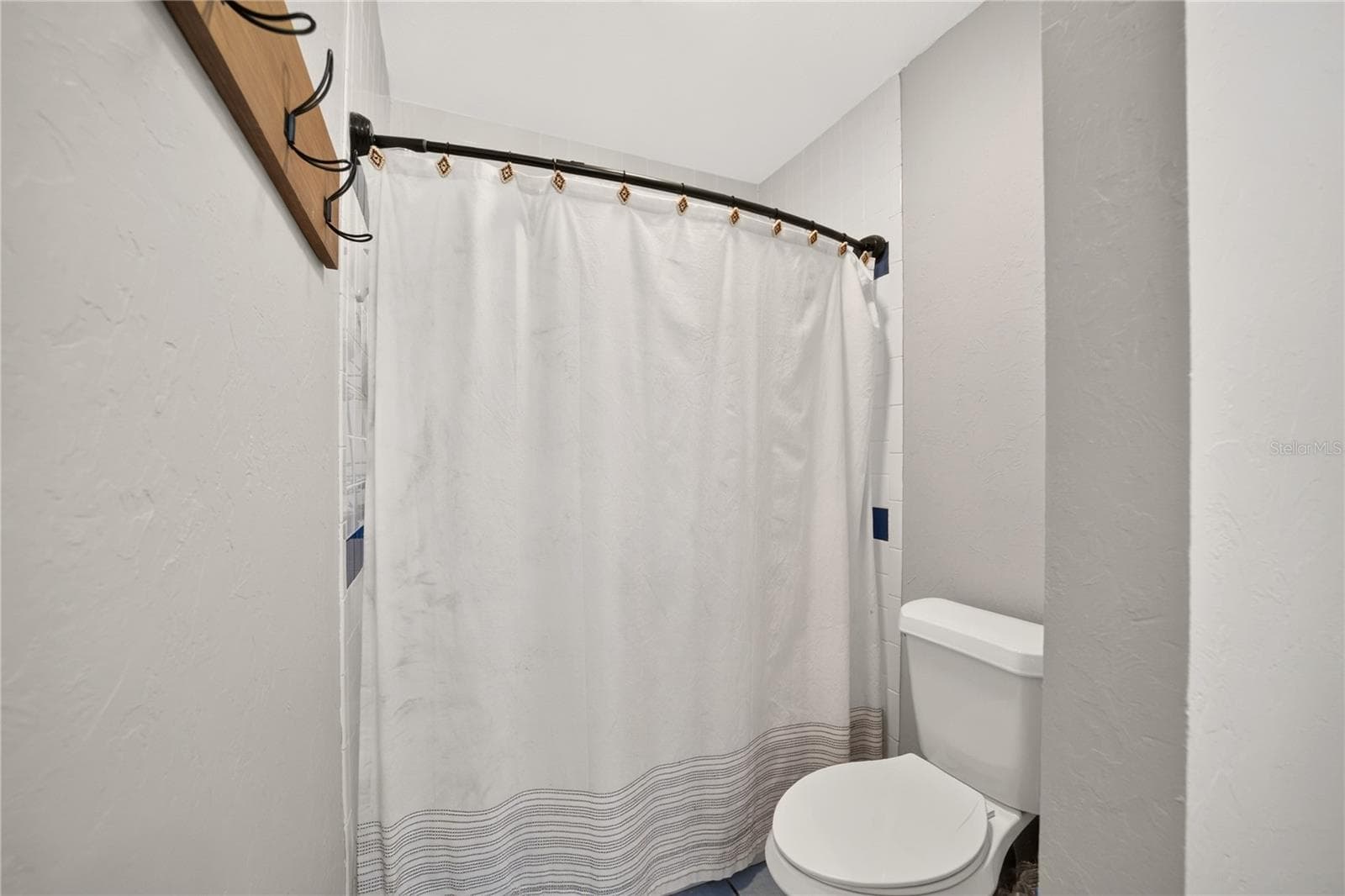 Guest Bathroom 2 - 6410 NE 25TH AVE, OCALA