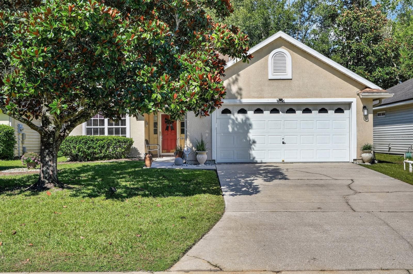 717 MACKENZIE CIR