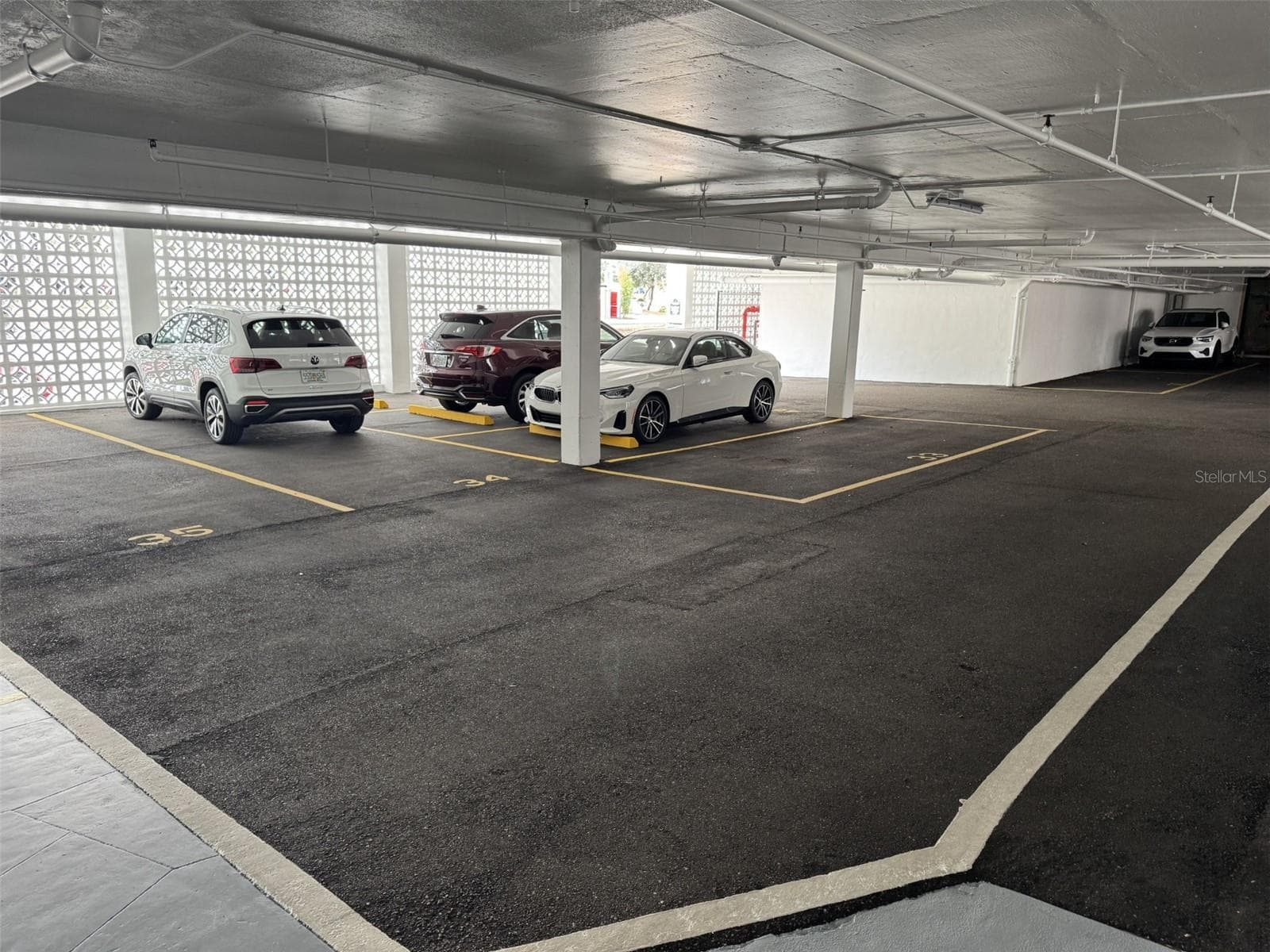 GARAGE - 33 S GULFSTREAM AVE #702, SARASOTA