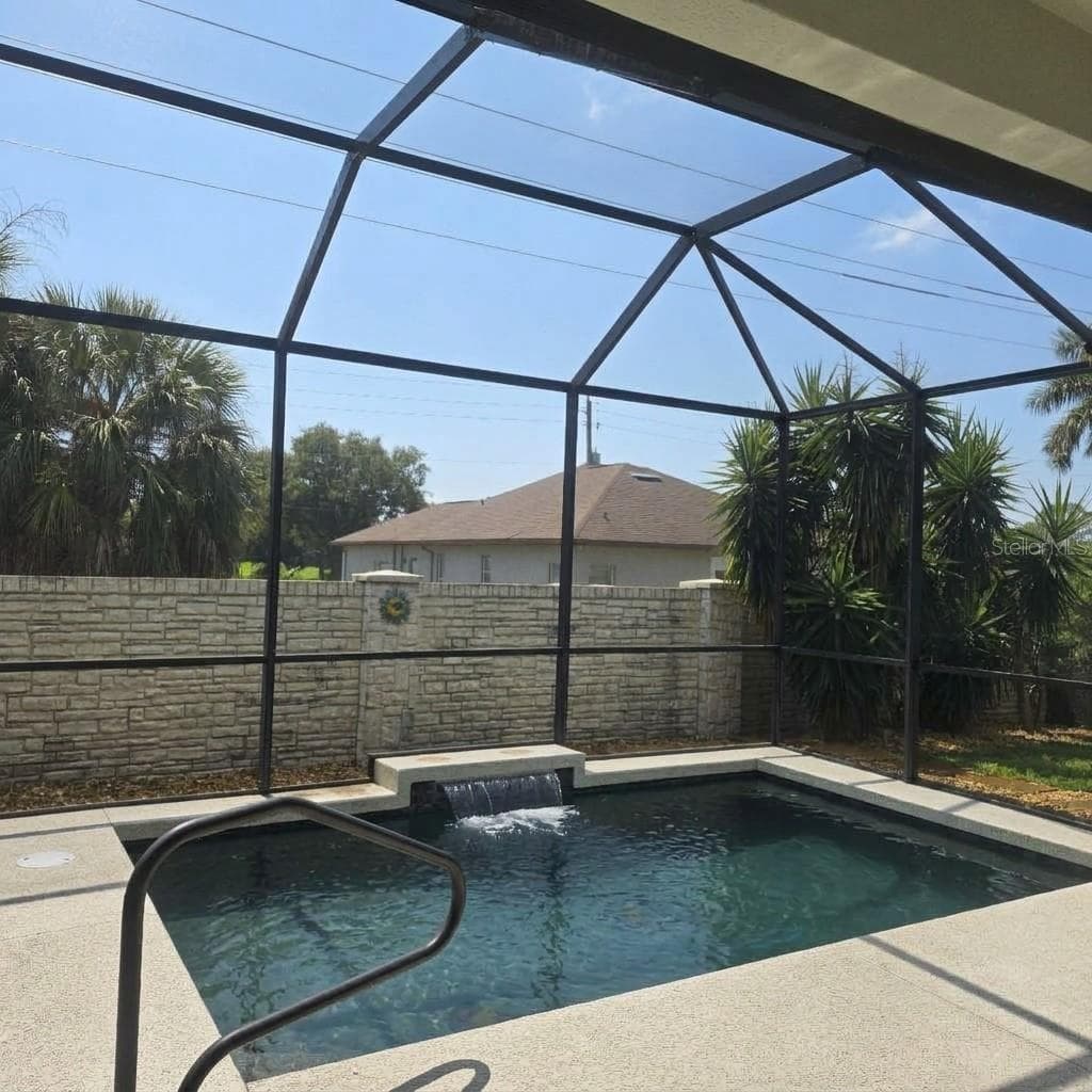 Single Family Residence at 318 65TH AVE E, BRADENTON, photo 2 of 14