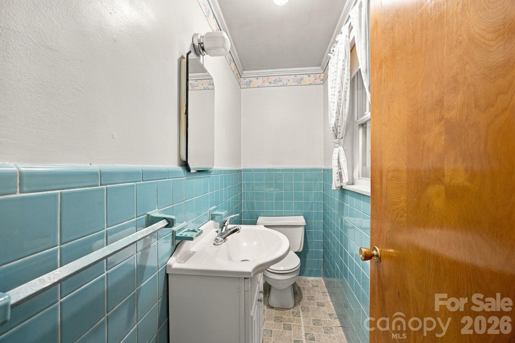 1/2 bath - 816 Central Avenue, Locust