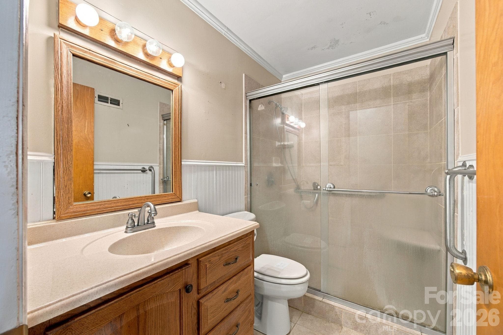 Full Guest Bath - 816 Central Avenue, Locust