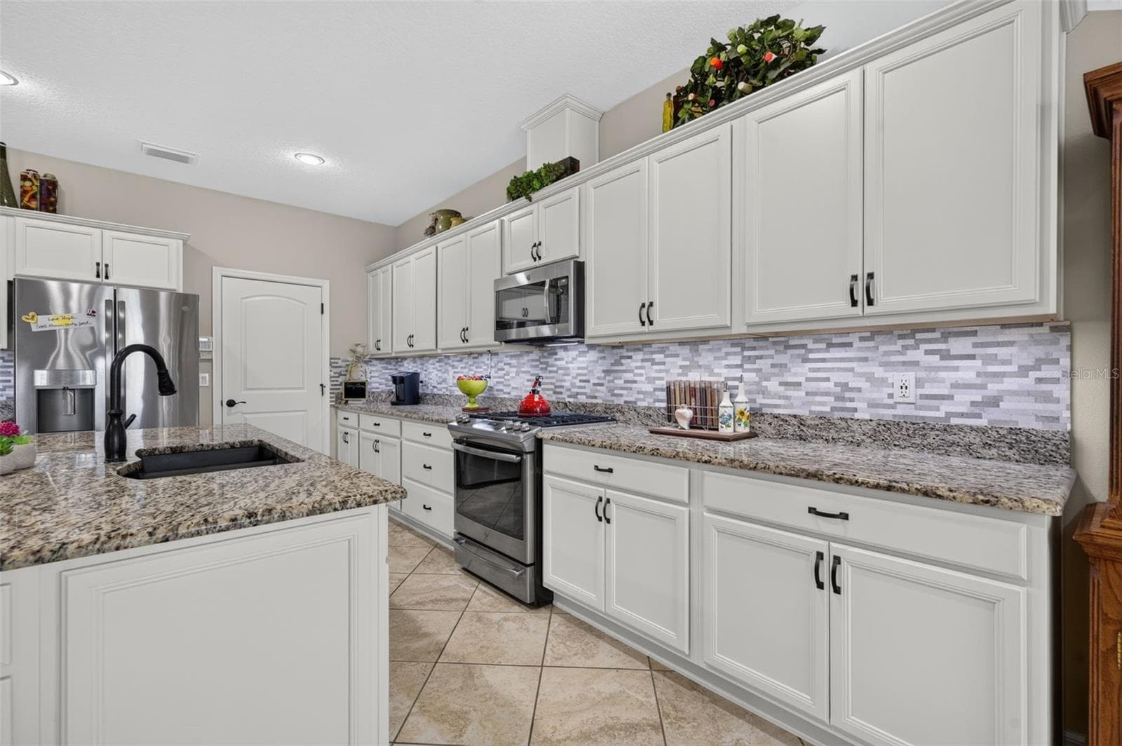Single Family Residence at 164 SILVER MAPLE RD, GROVELAND, photo 16 of 65