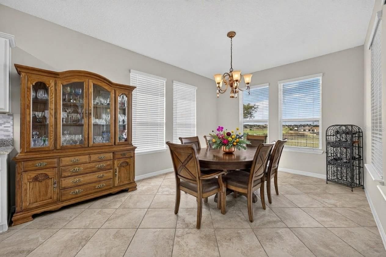 Virtual centerpiece - 164 SILVER MAPLE RD, GROVELAND
