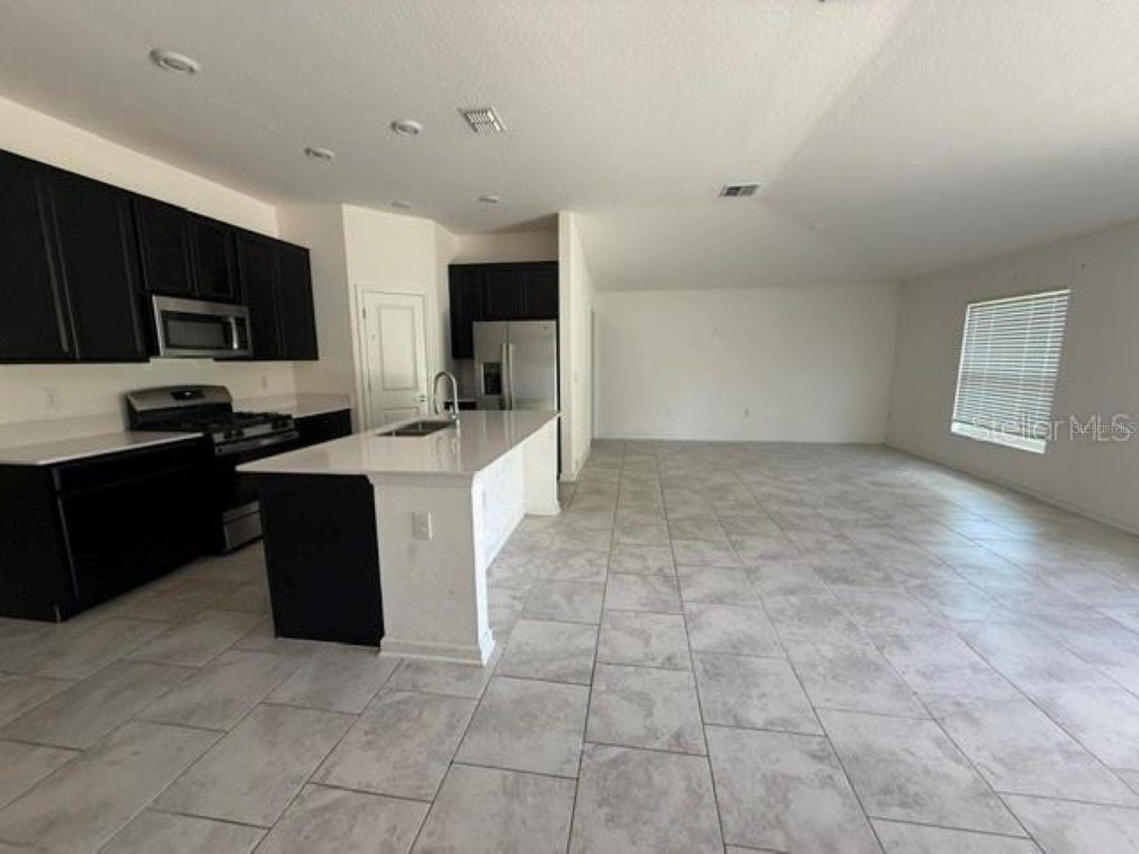 KITCHEN - 33576 SKY BLOSSOM CIR, LEESBURG