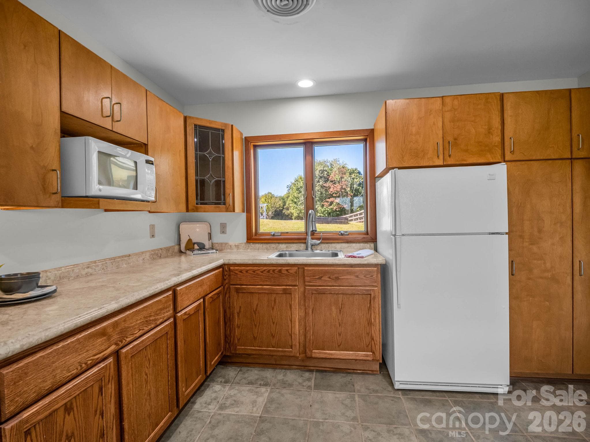 Guest Studio Kitchenette - 401 Over Hill Drive, Tryon