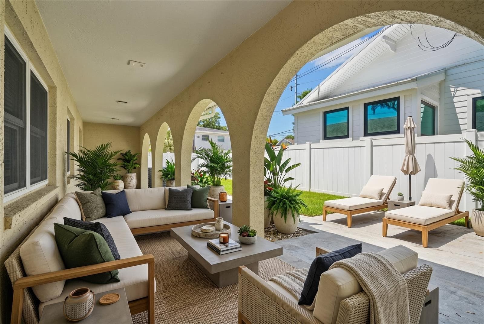 Virtually Staged - 144 8TH AVE N, ST PETERSBURG