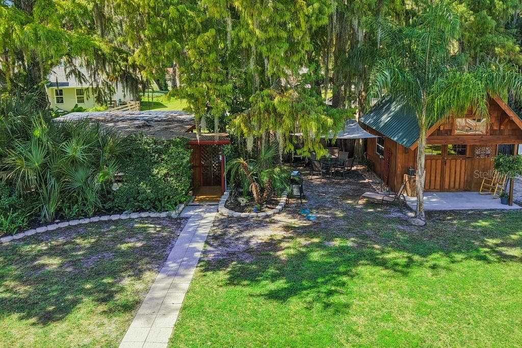 Private backyard area with plenty of room for storage - 30749 GLENN DR, TAVARES