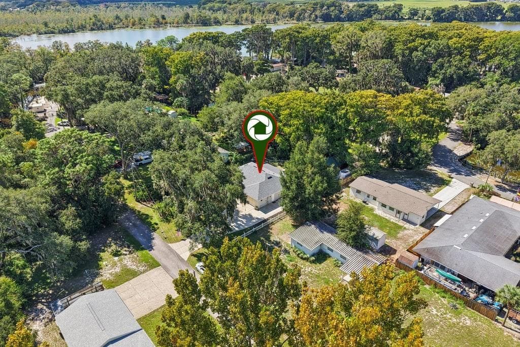 Proximity to Lake Harris - 30749 GLENN DR, TAVARES