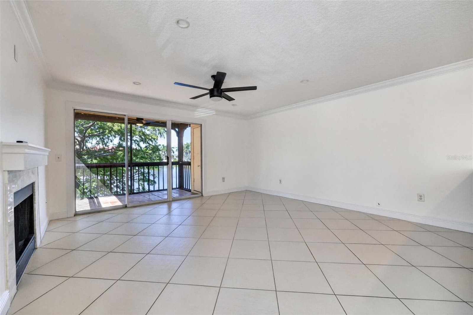 Condominium at 2400 FEATHER SOUND DR #1121, CLEARWATER, photo 6 of 35