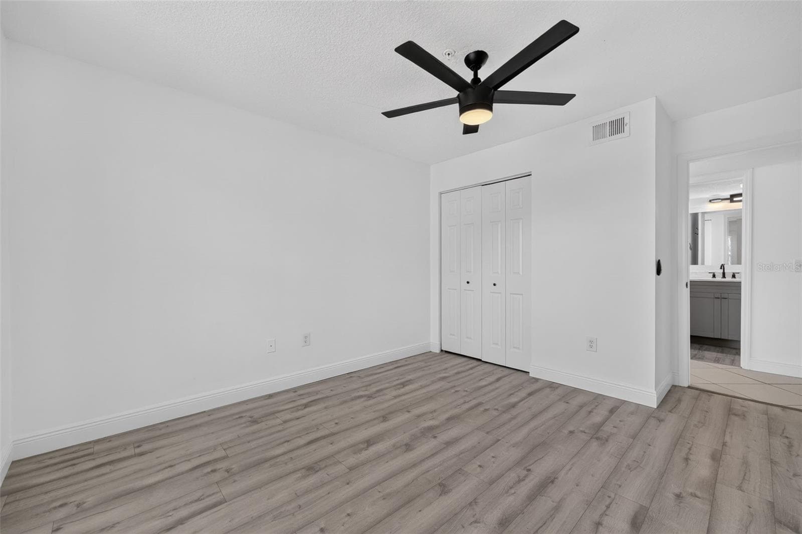 Condominium at 2400 FEATHER SOUND DR #1121, CLEARWATER, photo 22 of 35