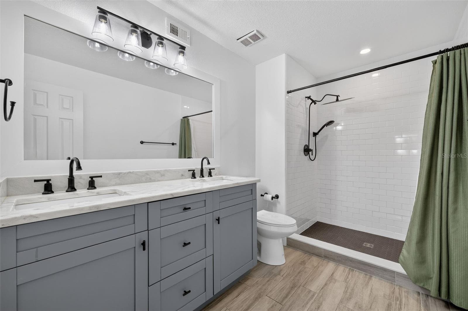 Condominium at 2400 FEATHER SOUND DR #1121, CLEARWATER, photo 26 of 35