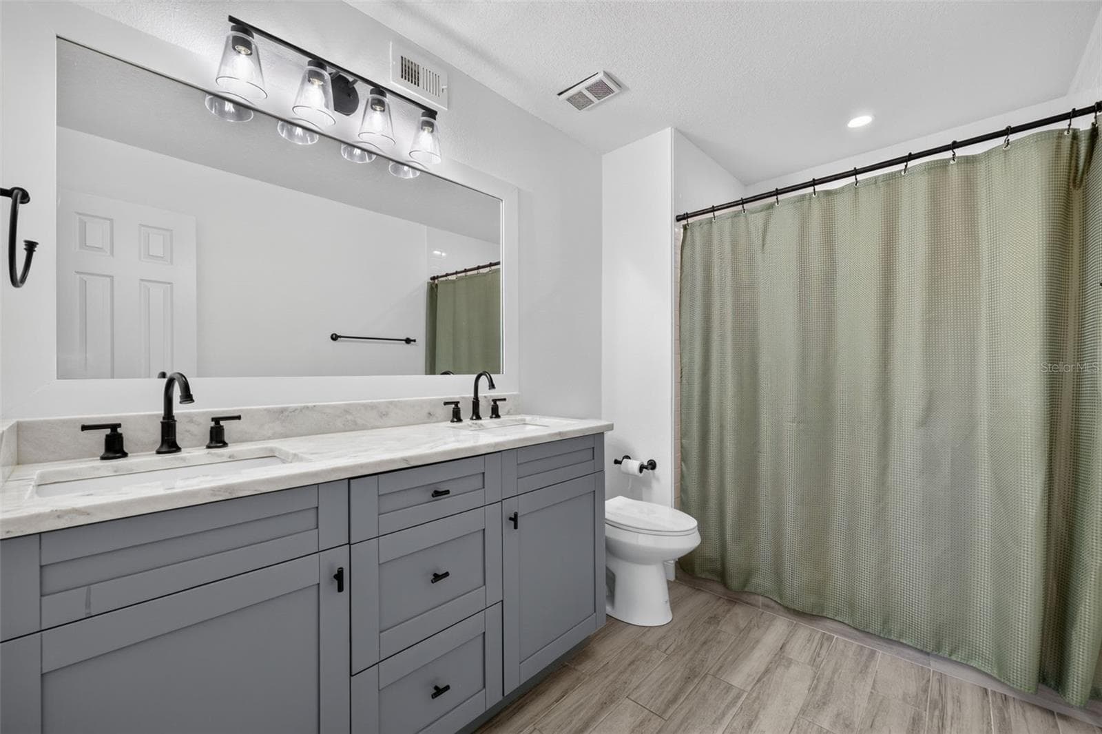 Condominium at 2400 FEATHER SOUND DR #1121, CLEARWATER, photo 27 of 35