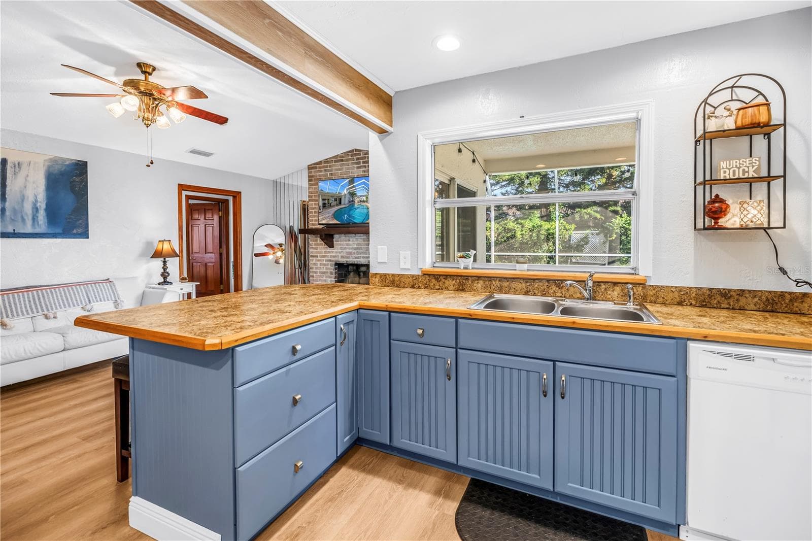 Kitchen with Breakfast Bar - 2079 EGRET DR, PALM HARBOR