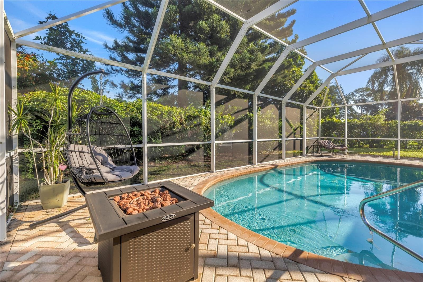 Pool with Screen Enclosure - 2079 EGRET DR, PALM HARBOR