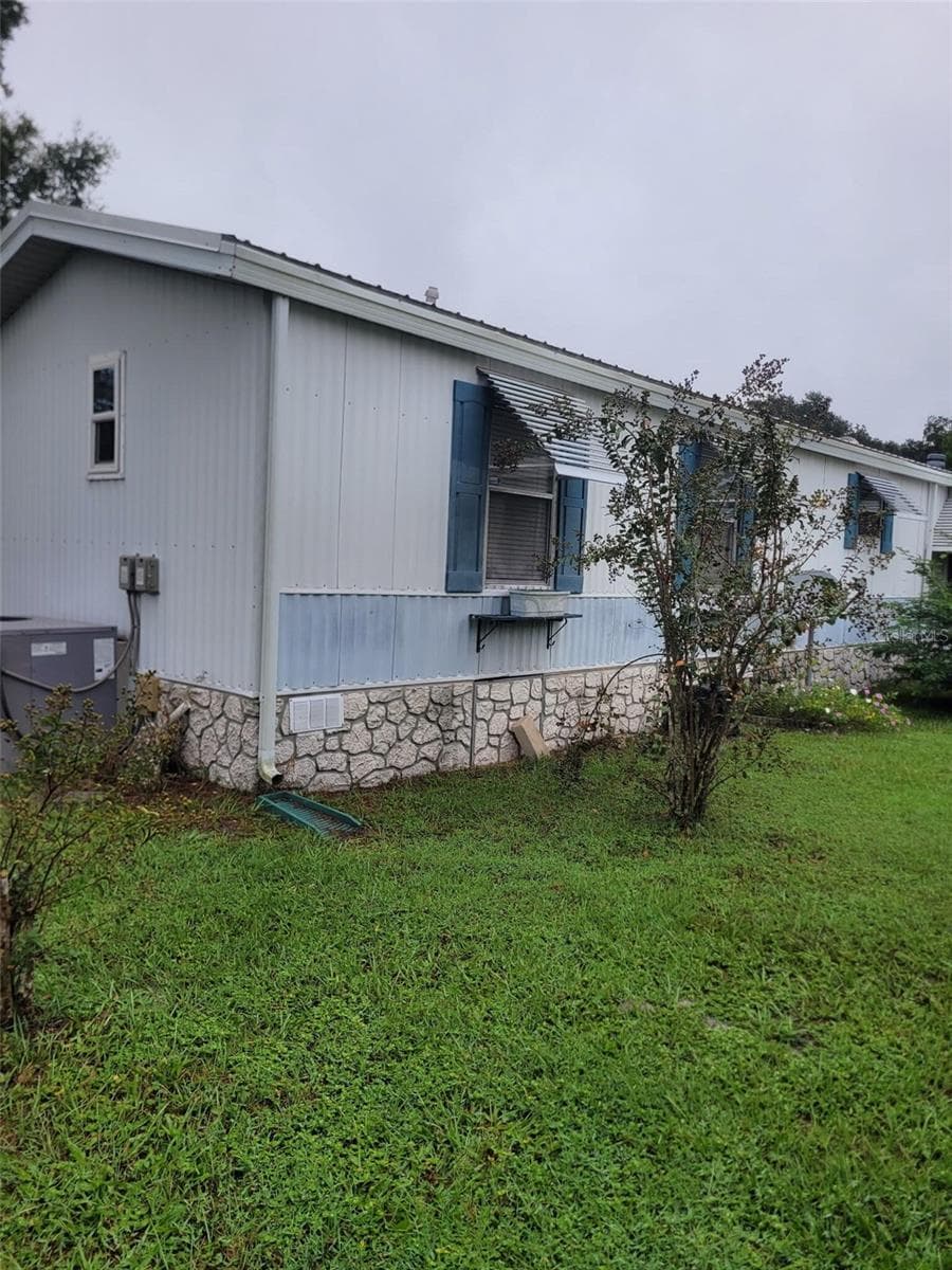 Manufactured Home at 825 MICHIGAN ST, WILDWOOD, photo 3 of 14
