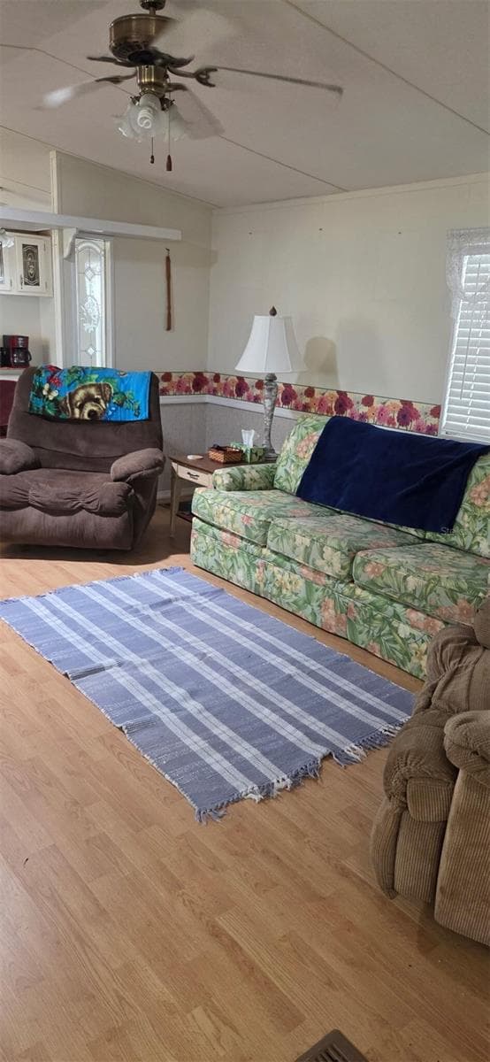 Manufactured Home at 825 MICHIGAN ST, WILDWOOD, photo 9 of 14