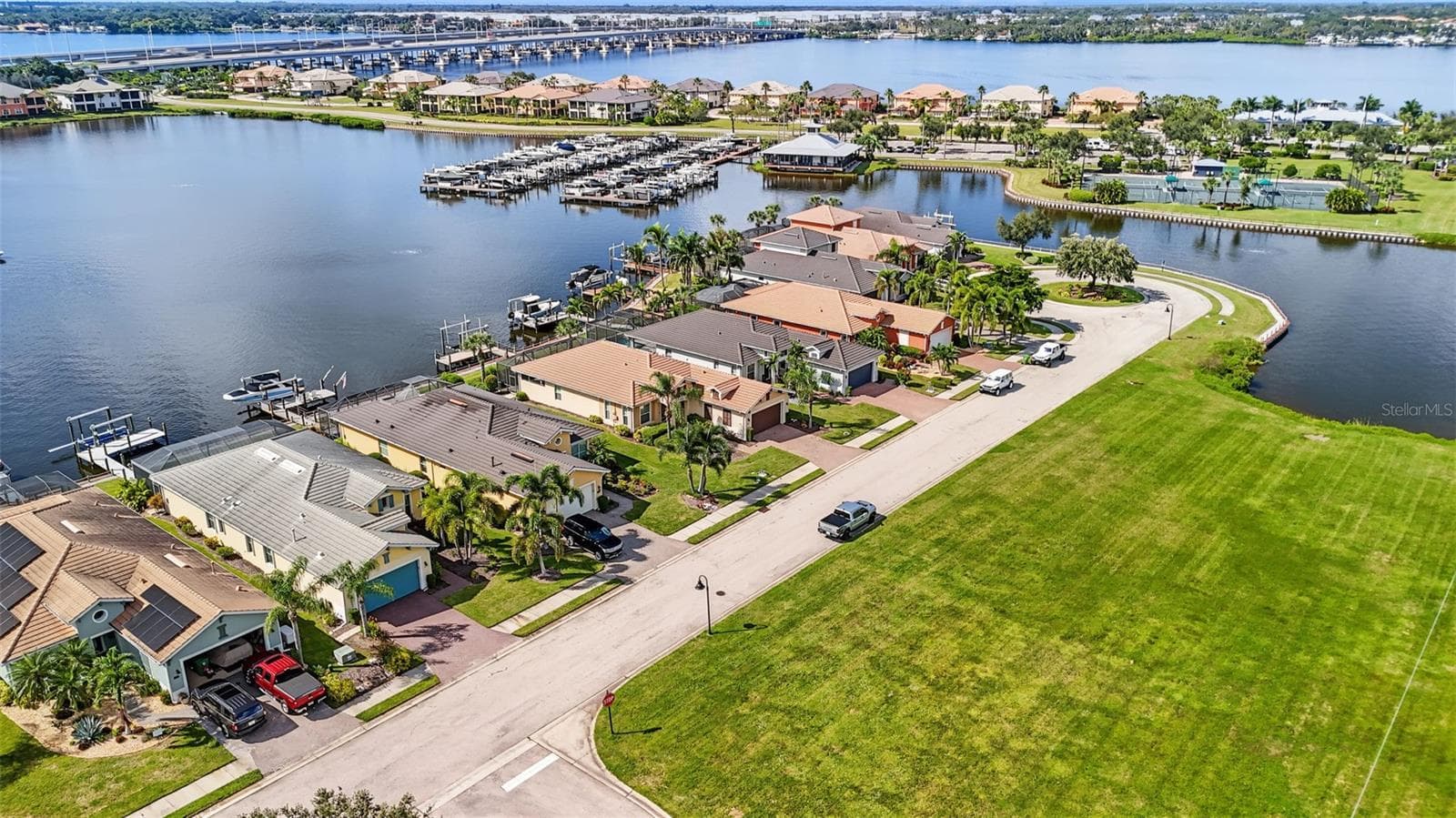 Single Family Residence at 1022 OVERLOOK CT, BRADENTON, photo 12 of 112