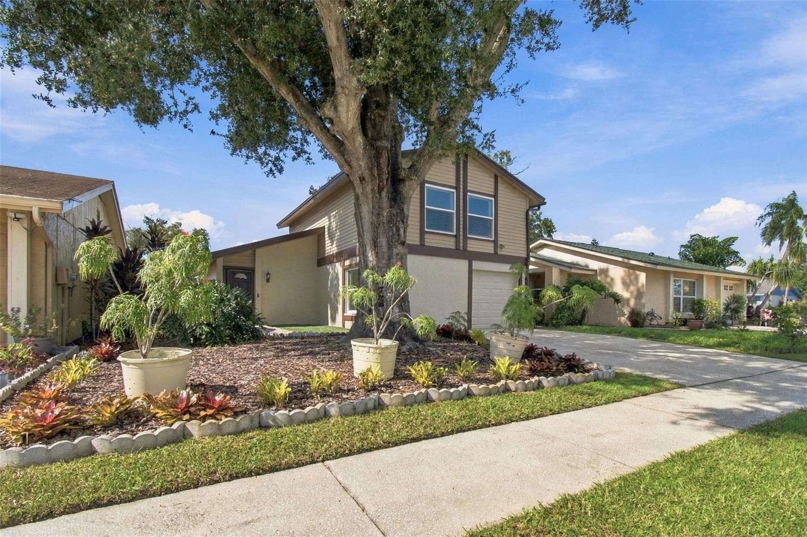 Single Family Residence at 4830 GROVE POINT DR, TAMPA, photo 4 of 63