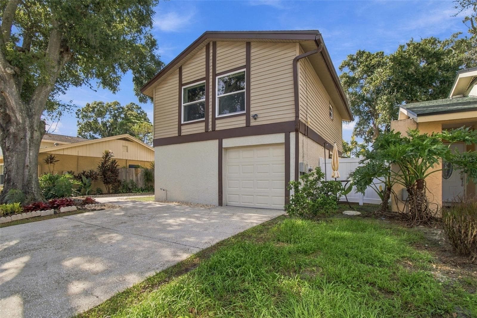 Single Family Residence at 4830 GROVE POINT DR, TAMPA, photo 5 of 63