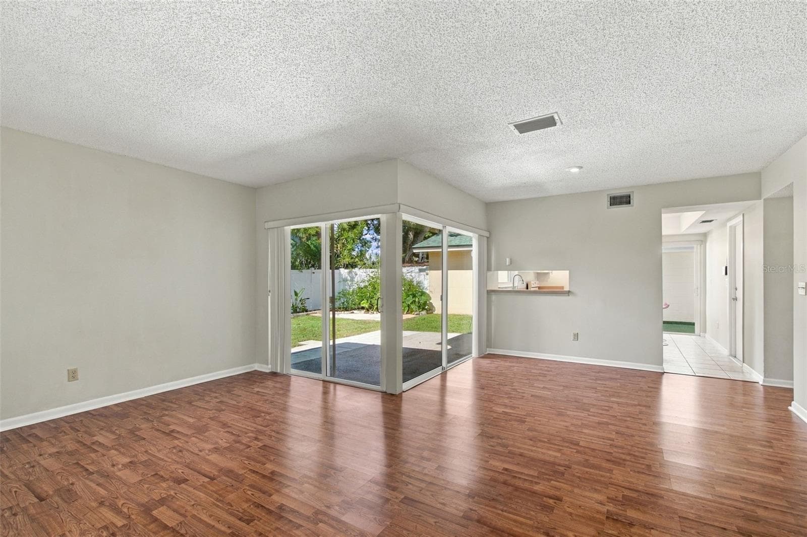 Living/dining area - 4830 GROVE POINT DR, TAMPA