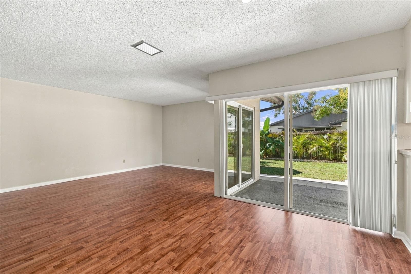 Living/dining area - 4830 GROVE POINT DR, TAMPA
