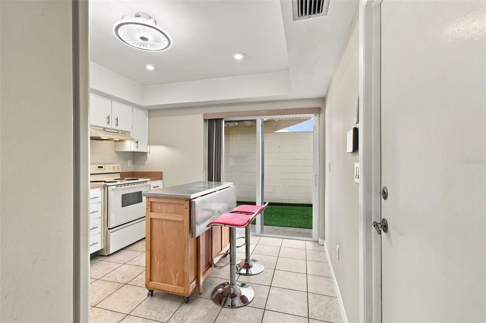 Single Family Residence at 4830 GROVE POINT DR, TAMPA, photo 16 of 63