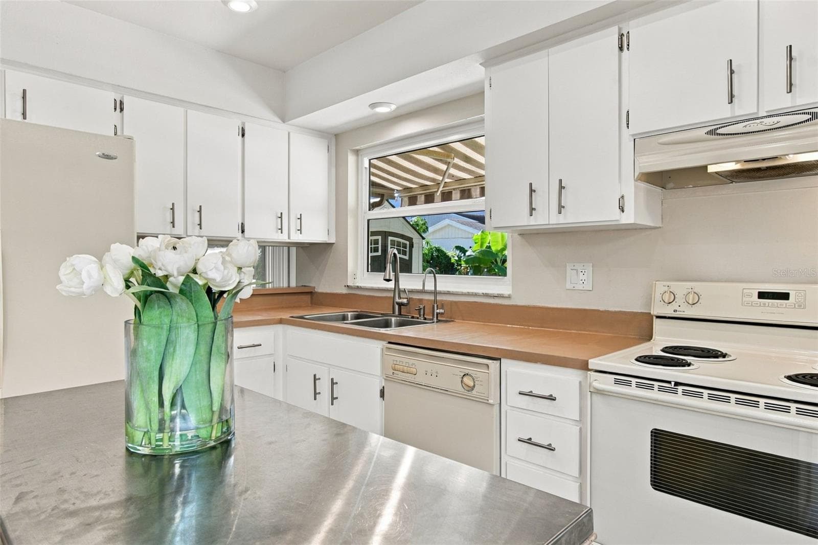 Single Family Residence at 4830 GROVE POINT DR, TAMPA, photo 18 of 63