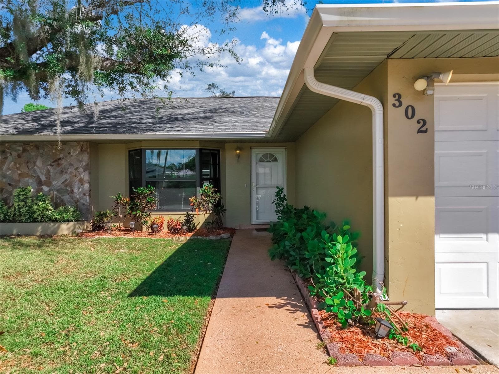 302 LOTUS AVE