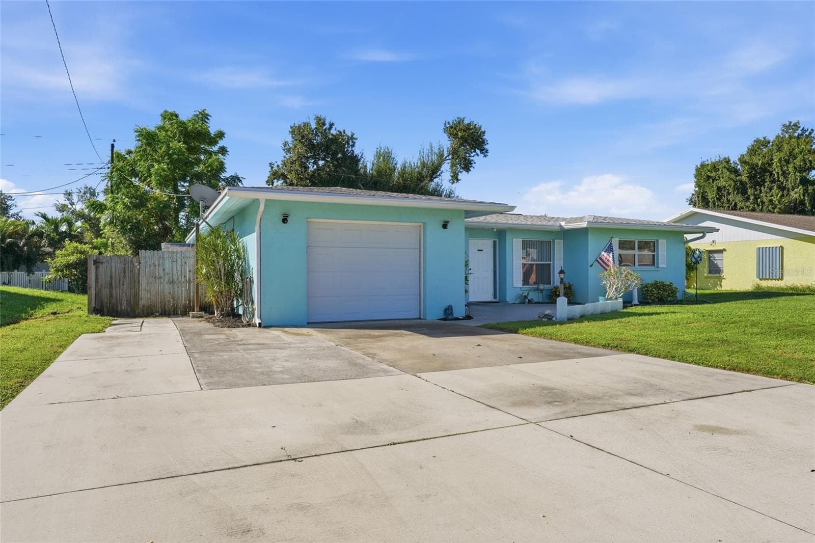 Single Family Residence at 630 DARWIN RD, VENICE, photo 3 of 45