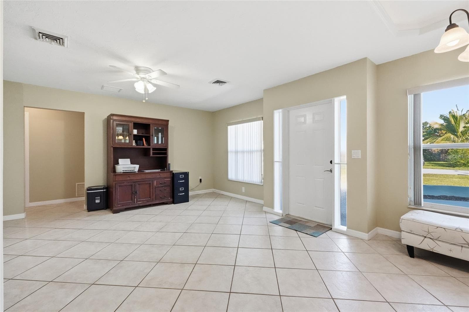 Single Family Residence at 630 DARWIN RD, VENICE, photo 5 of 45