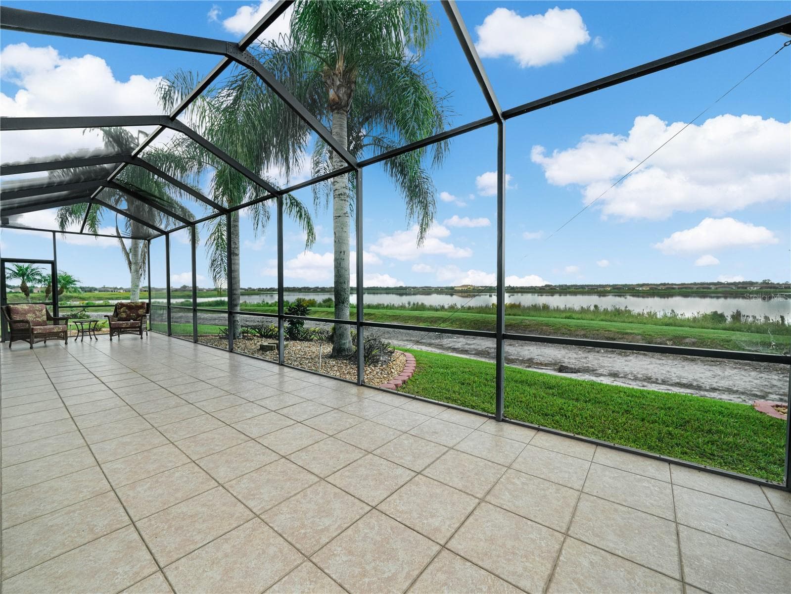 Tiled Birdcage Overlooking the Lake - 5385 HOGAN LN, WINTER HAVEN