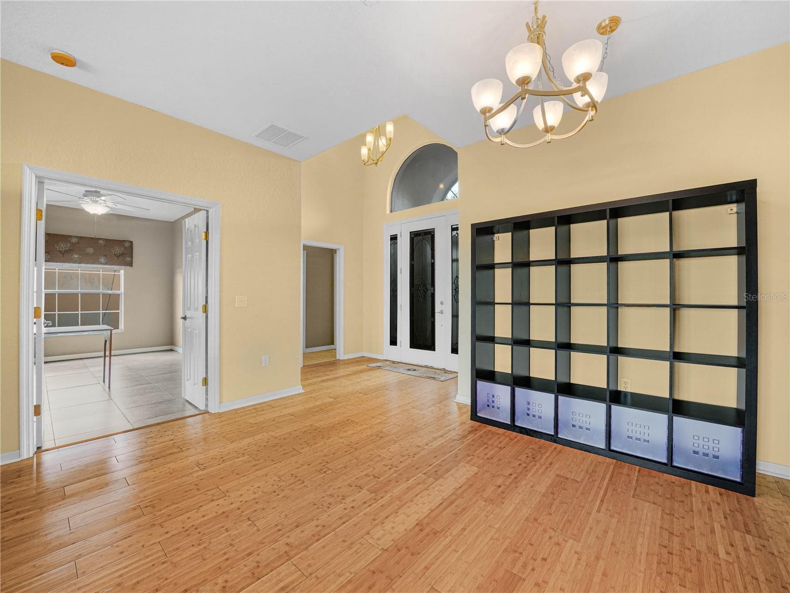View looking towards front door and Den - 5385 HOGAN LN, WINTER HAVEN