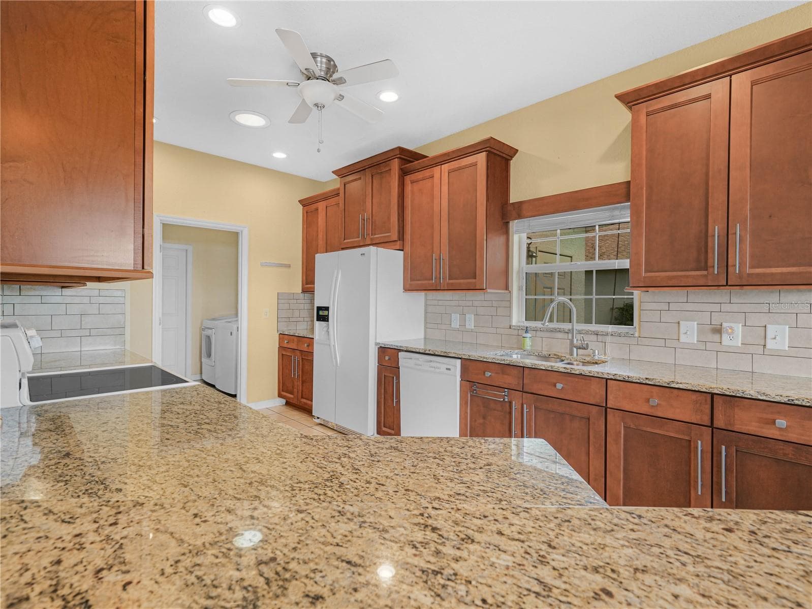 Kitchen with Granite Counter Tops - 5385 HOGAN LN, WINTER HAVEN