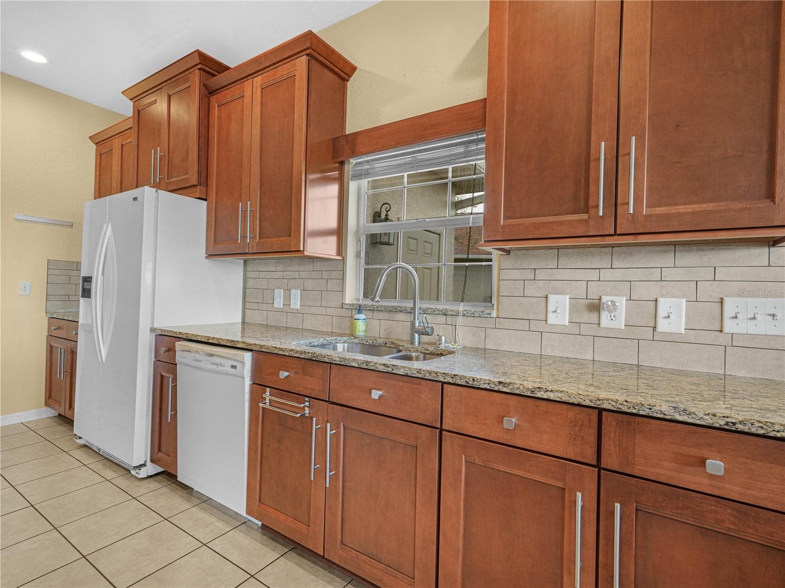 Window Above Sink - 5385 HOGAN LN, WINTER HAVEN