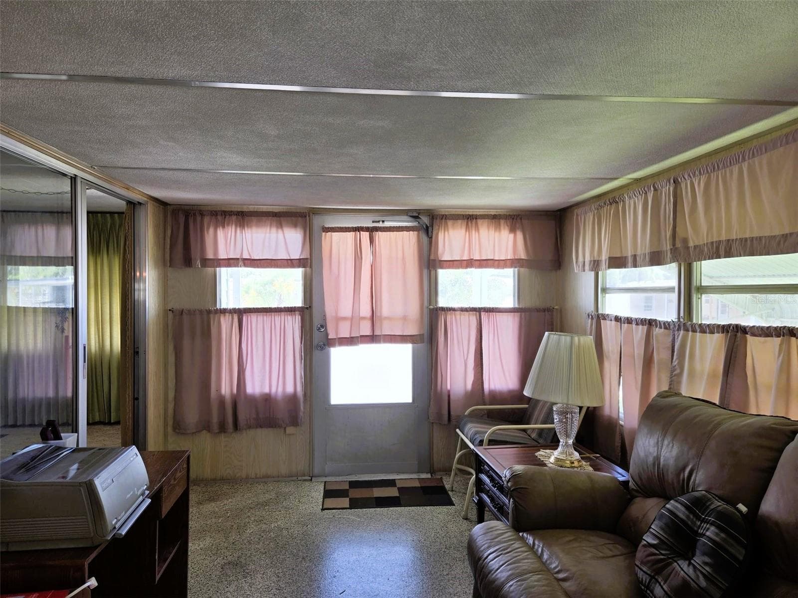 Florida Room surrounded by windows - 3308 OVER CUP OAK TER, SARASOTA