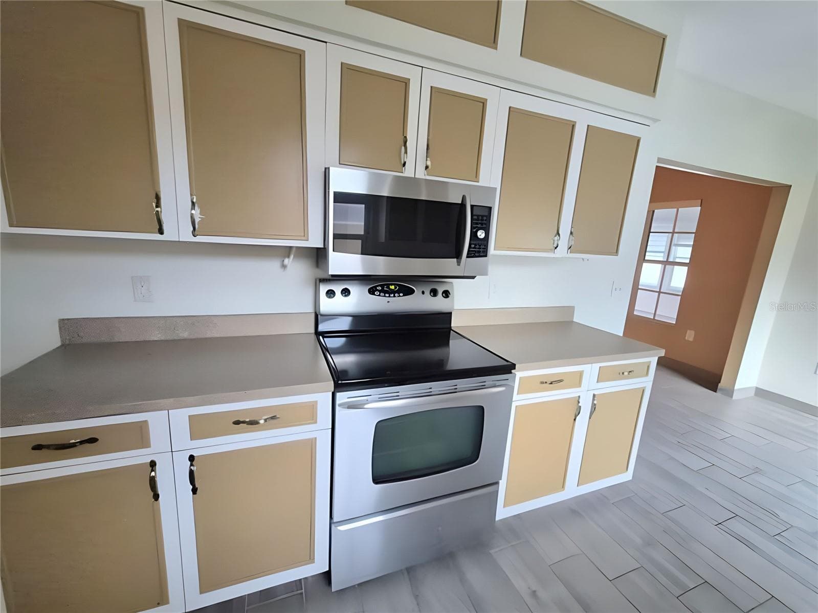 Single Family Residence at 902 GREENBELT CIR, BRANDON, photo 36 of 68